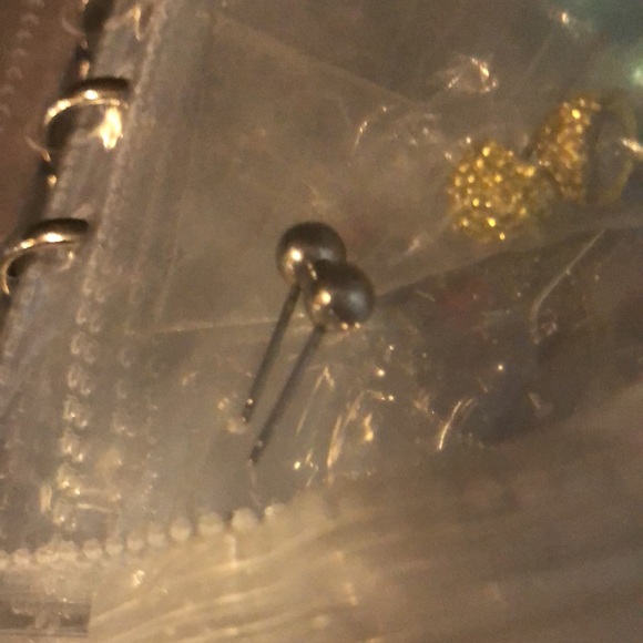 45 pair of earrings with a travel seperator booklet included - Picture 7 of 17